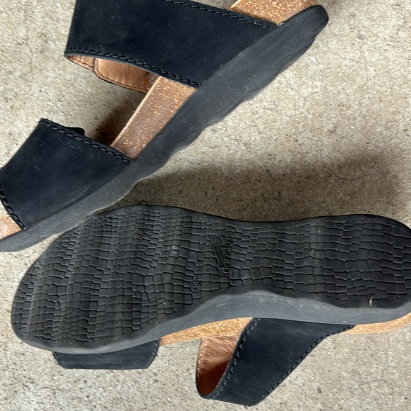 Dansk leather adjustable strap sandals! - Picture 4 of 4
